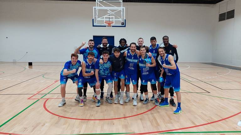 Los hijos del Ciudad de Huelva doblegan al padre del Coria (68-81)