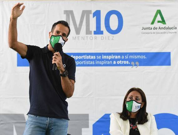 El deportista onubense dio la charla en el programa Mentor 10