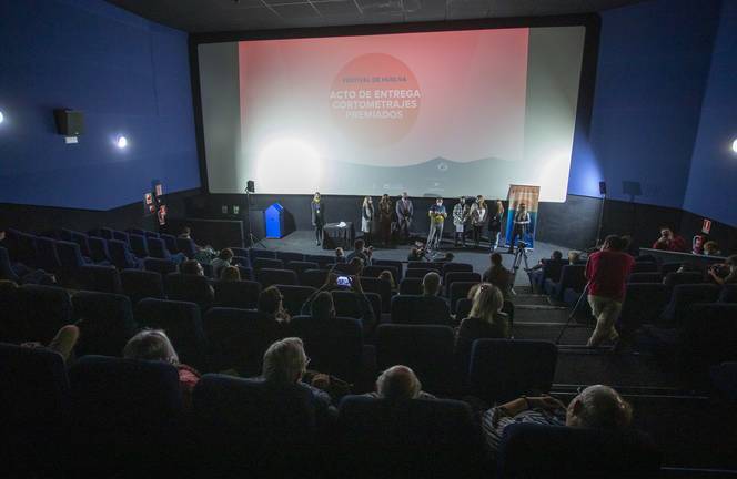 ‘Como cualquier otro’ y ‘Loop’, cortometrajes ganadores del Festival de Huelva 1 Acto de entrega de los premios a los cortometrajes.
