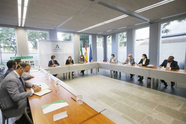 Reunion de los alcaldes para informar de las carreteras sobre las que se actuará