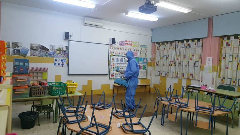 Denuncian la carencia de personal de limpieza y apoyo en los colegios en plena pandemia