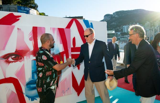 Alberto de Mónaco felicita a Manomatic por uno de sus trabajos en tierras del principado.