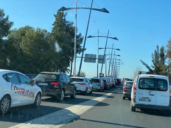 Las retenciones que causó el accidente por colisión han sido kilométricas