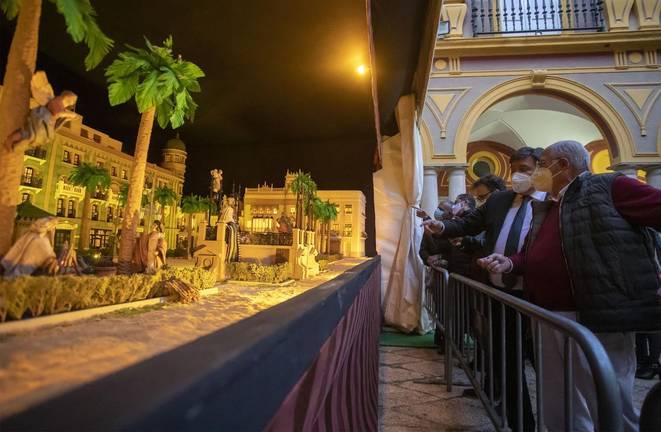El belenista Antonio Quiñones recrea la Huelva emocional en el Belén del Ayuntamiento