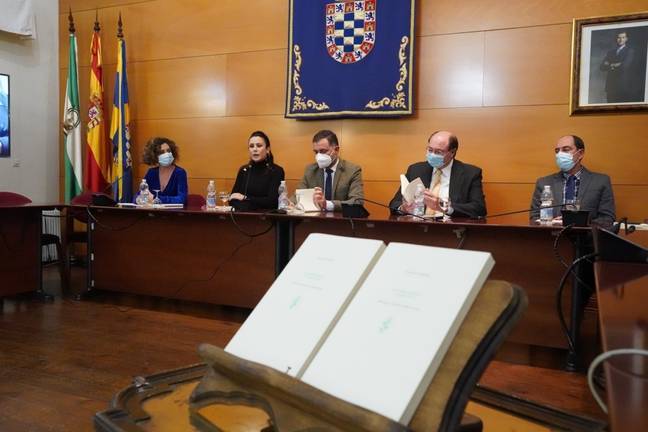 La antología poética de Garfias brinda el 50 aniversario del Nacional de Literatura