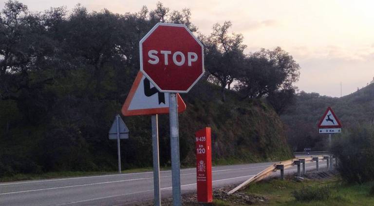 Fallece una motorista de 41 años en el punto negro de La Nava, en la N-435