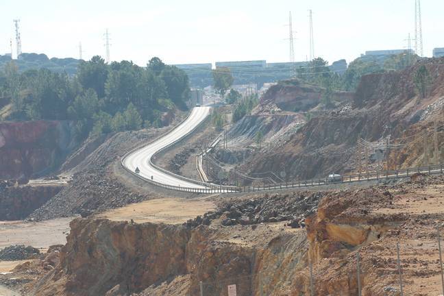 Ultiman el desvío de la A-461 que atraviesa por Corta Atalaya y Riotinto