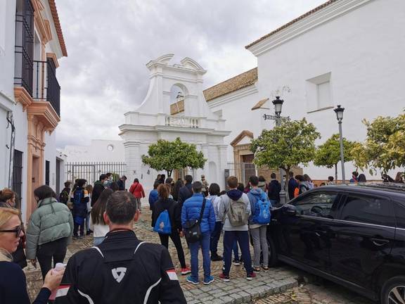 Visita de los alumnos y el profesorado al municipio.