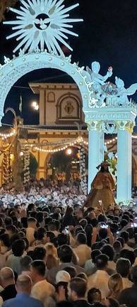 La Pastora a su paso frente al Parque del Chaparral