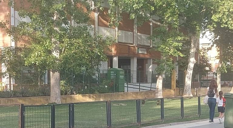 Denuncian la existencia de una plaga de pulgas en el colegio José Oliva de la capital