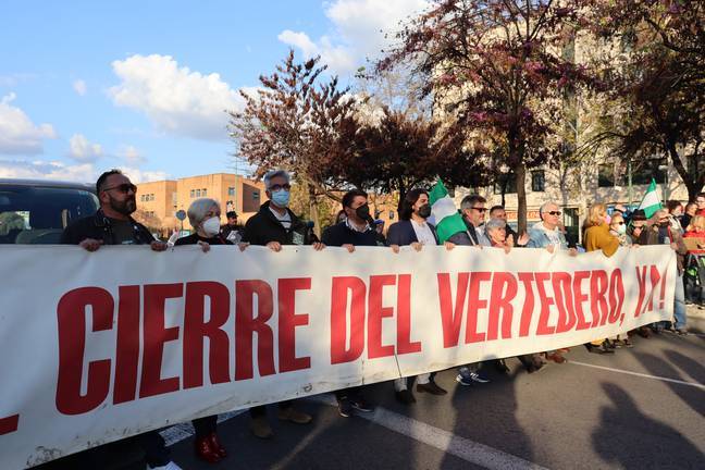 Manifestación por el cierre vertedero de Nerva celebrada ante el Parlamento Andaluz