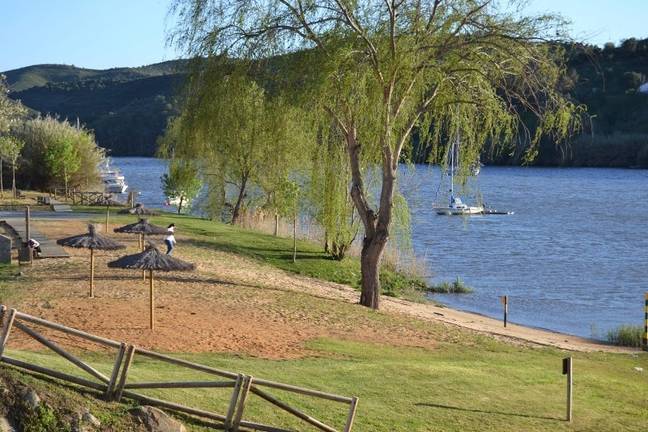 Sanlúcar cierra su primera temporada estival con playa fluvial