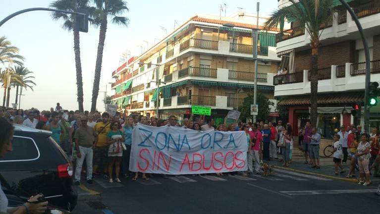 Vecinos de Punta Umbría se manifiestan contra la zona ORA