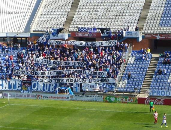 La afición del Recre muestra su malestar con el Sevilla