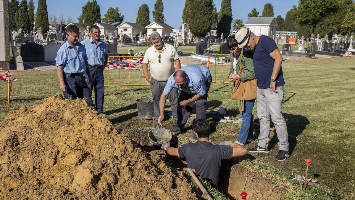 Primeros trabajos de exhumación de víctimas del franquismo en La Soledad